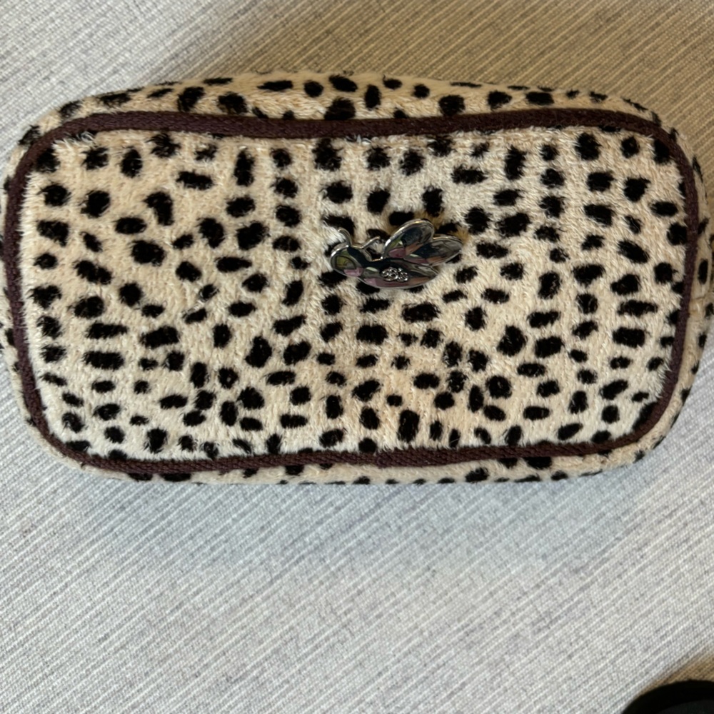 💙Furry cheetah cosmetic bag: EUC